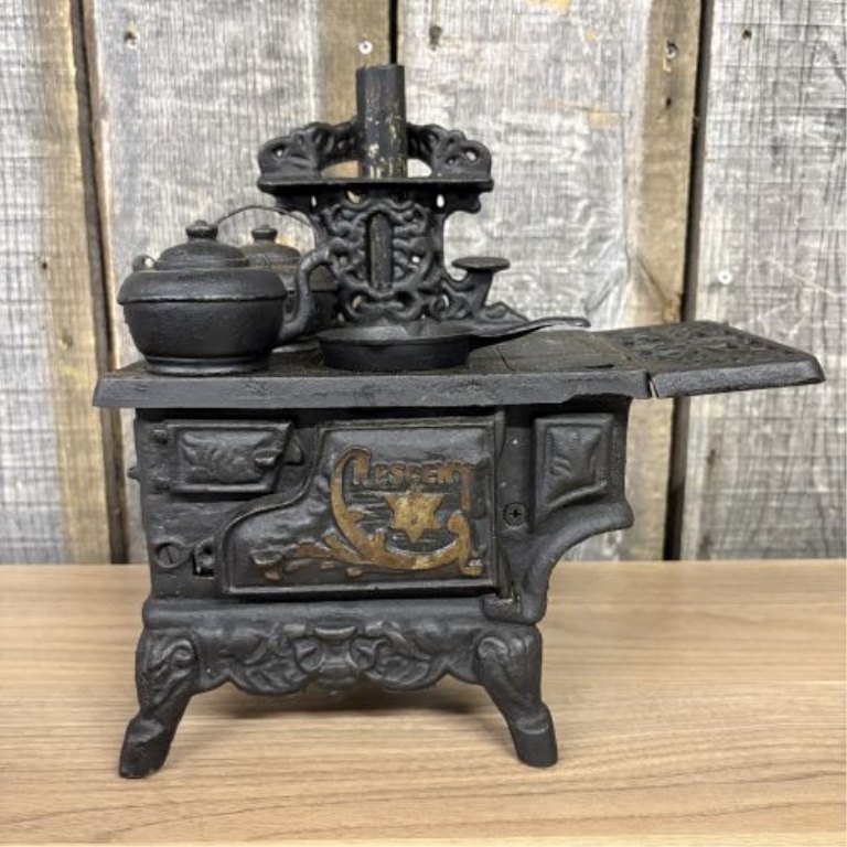Crescent Miniature Toy Kitchen Stove with Cookware Accessories