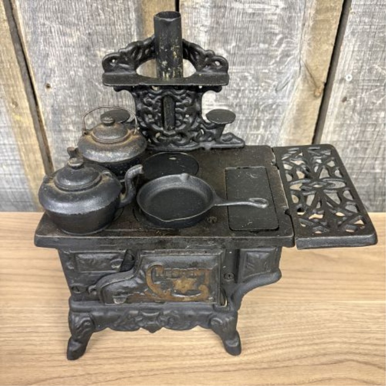 Crescent Miniature Toy Kitchen Stove with Cookware Accessories