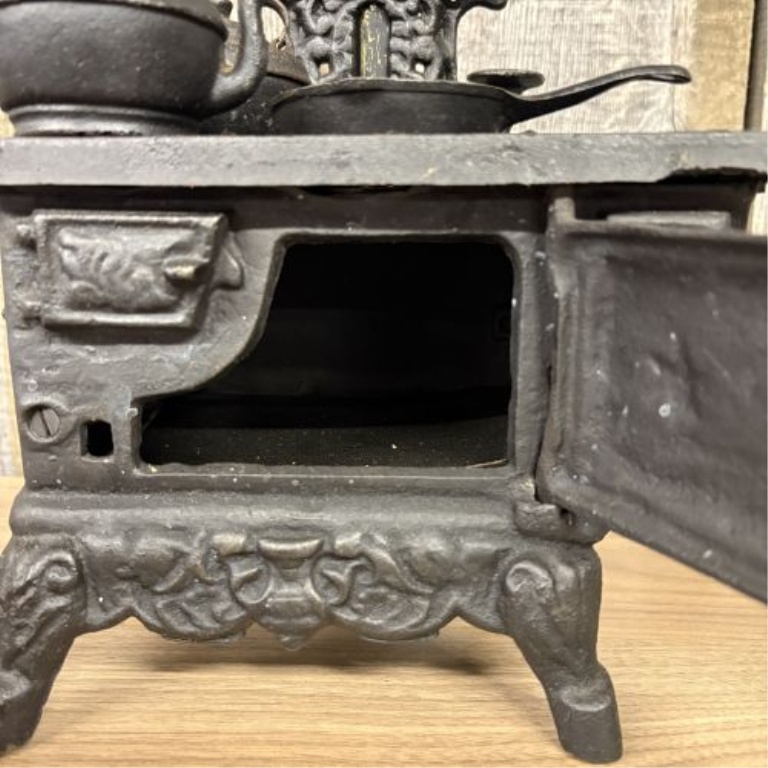 Crescent Miniature Toy Kitchen Stove with Cookware Accessories