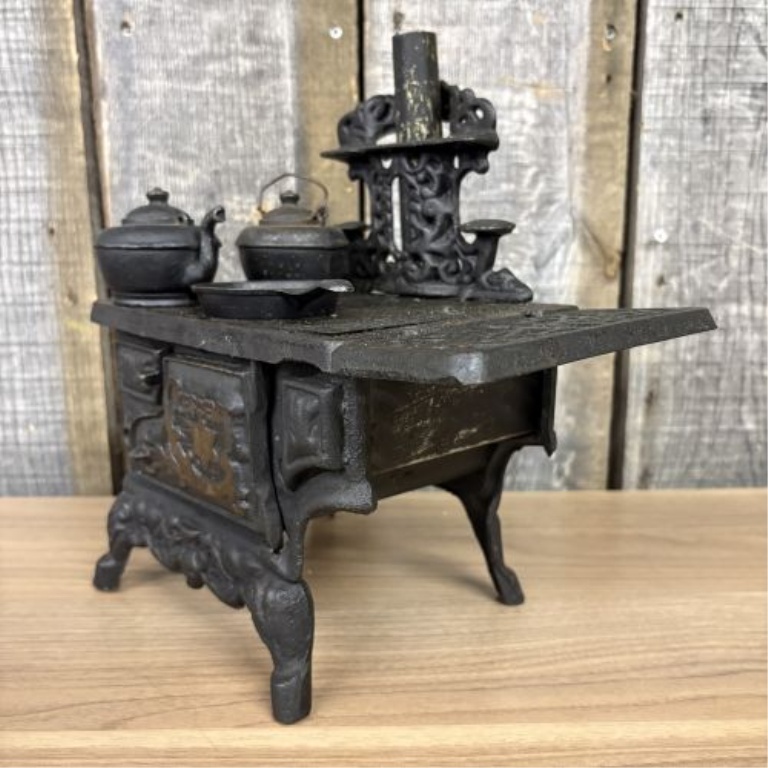 Crescent Miniature Toy Kitchen Stove with Cookware Accessories