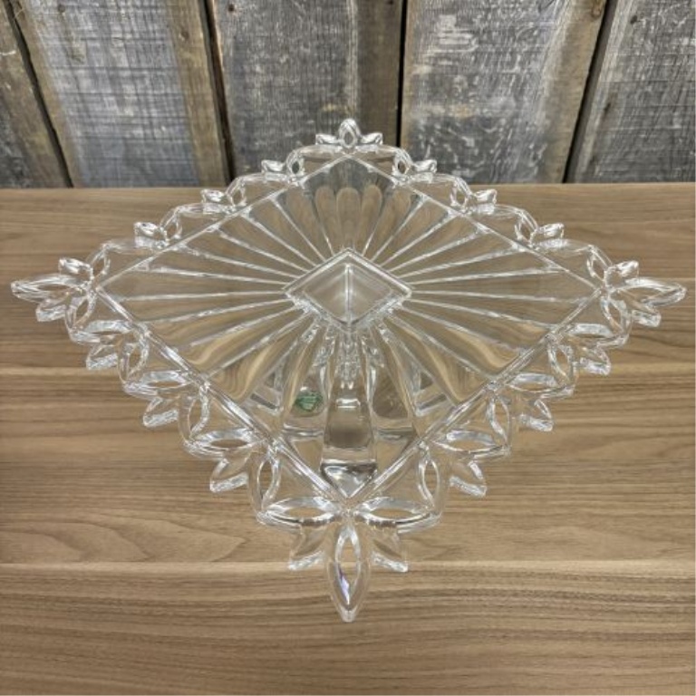 Shannon Crystal by Godinger Freedom Collection Square Pedestal Cake Stand