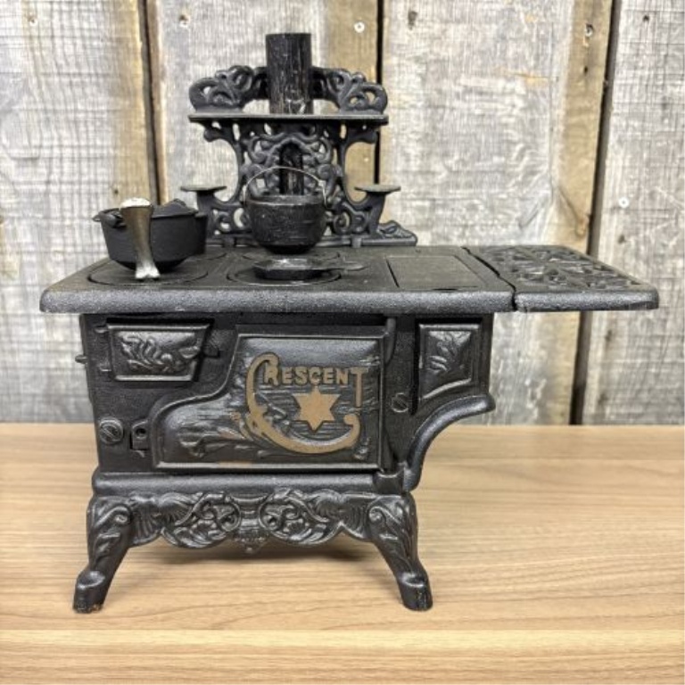 Crescent Toy Cookstove with Accessories