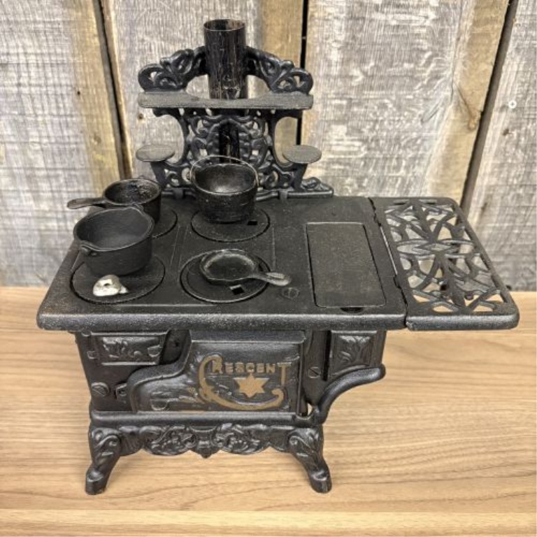 Crescent Toy Cookstove with Accessories