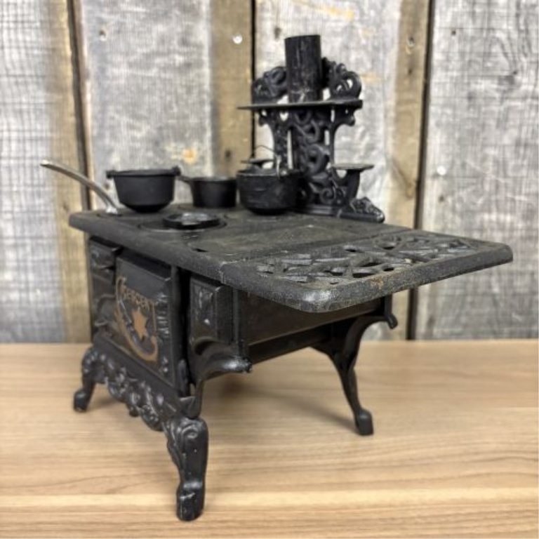Crescent Toy Cookstove with Accessories