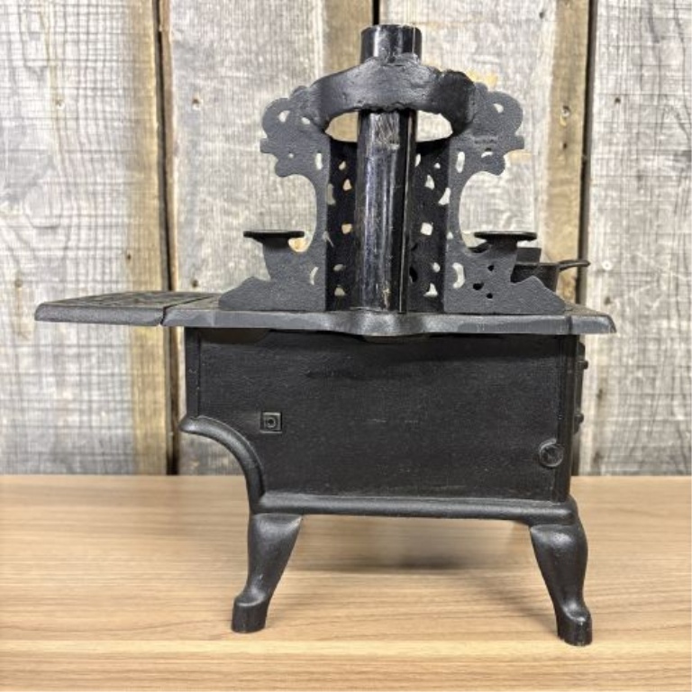 Crescent Toy Cookstove with Accessories
