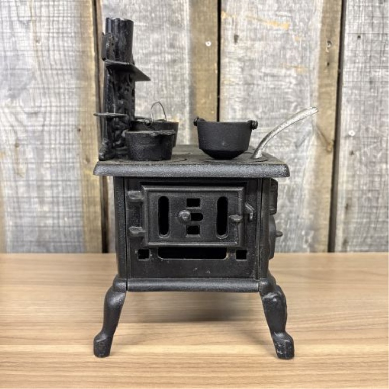 Crescent Toy Cookstove with Accessories