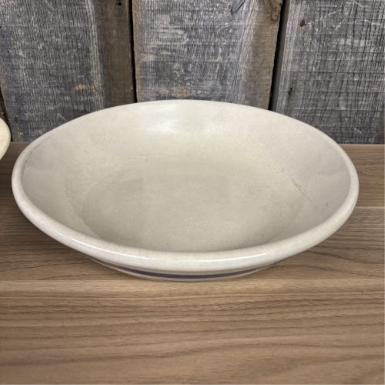 A Pair of Vintage American Ceramic Bowls by McCoy and Robinson-Ransbottom