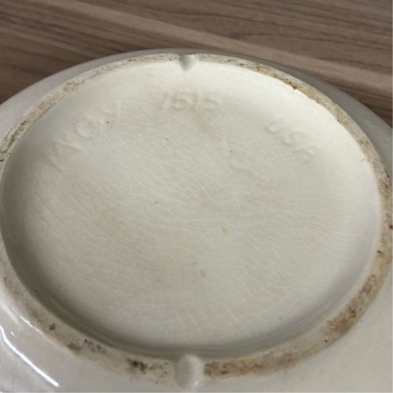 A Pair of Vintage American Ceramic Bowls by McCoy and Robinson-Ransbottom