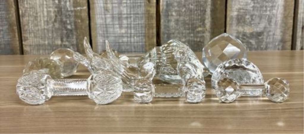 A Collection of Eleven Assorted Clear Glass and Crystal Decorative Objects and Tableware Accessories