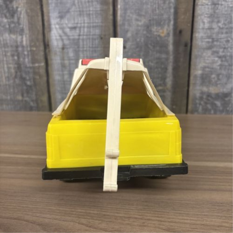 Gay Toys Inc. Goodyear Tire Center Service Tow Truck Item No. 689