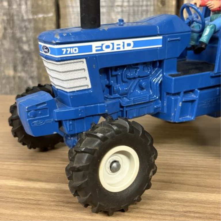 Ertl Ford 7710 1/16 Scale Toy Tractor