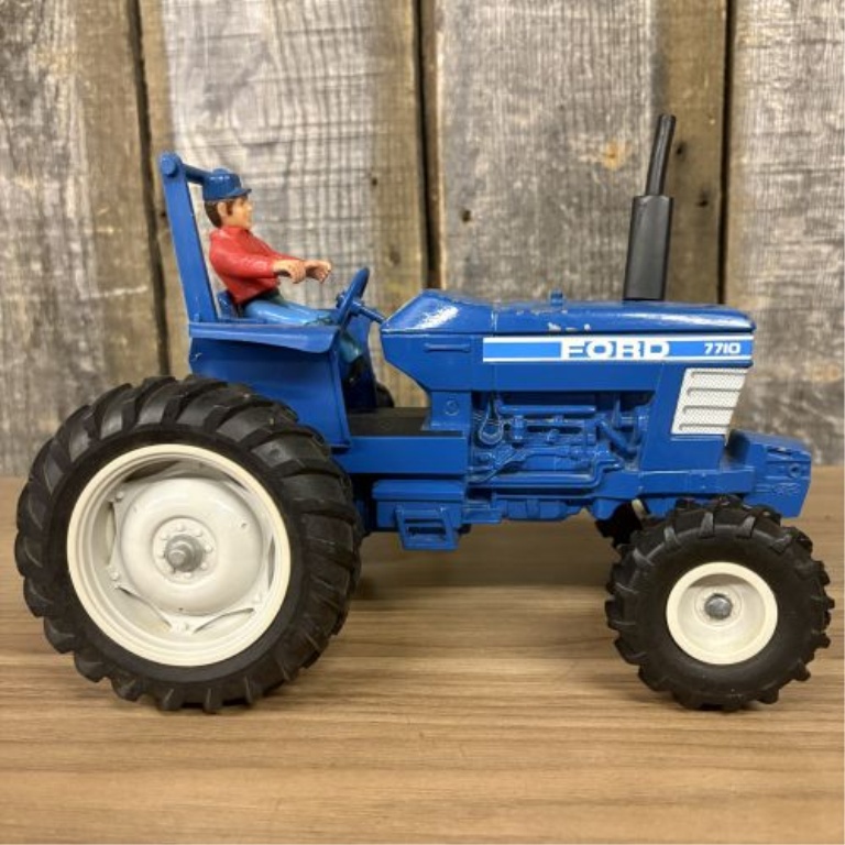Ertl Ford 7710 1/16 Scale Toy Tractor