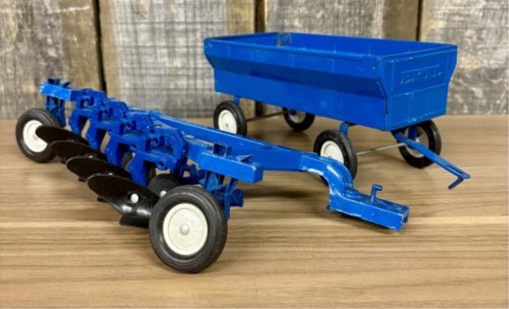 A Pair of Ertl Die-Cast 1/16 Scale Ford Farm Toy Implements