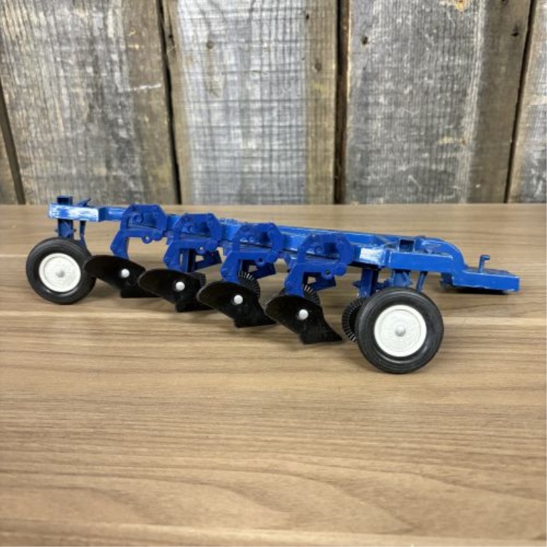 A Pair of Ertl Die-Cast 1/16 Scale Ford Farm Toy Implements