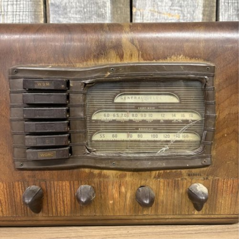 General Electric Model G53 Tabletop Tube Radio, circa 1938