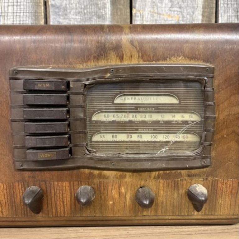 General Electric Model G53 Tabletop Tube Radio, circa 1938