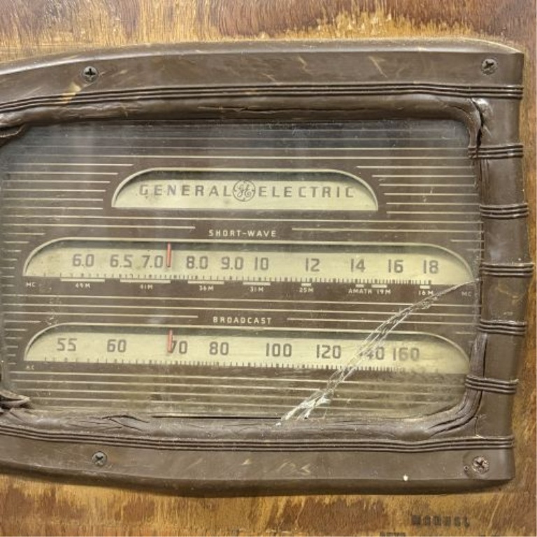 General Electric Model G53 Tabletop Tube Radio, circa 1938