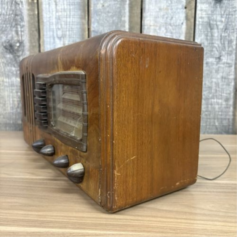 General Electric Model G53 Tabletop Tube Radio, circa 1938