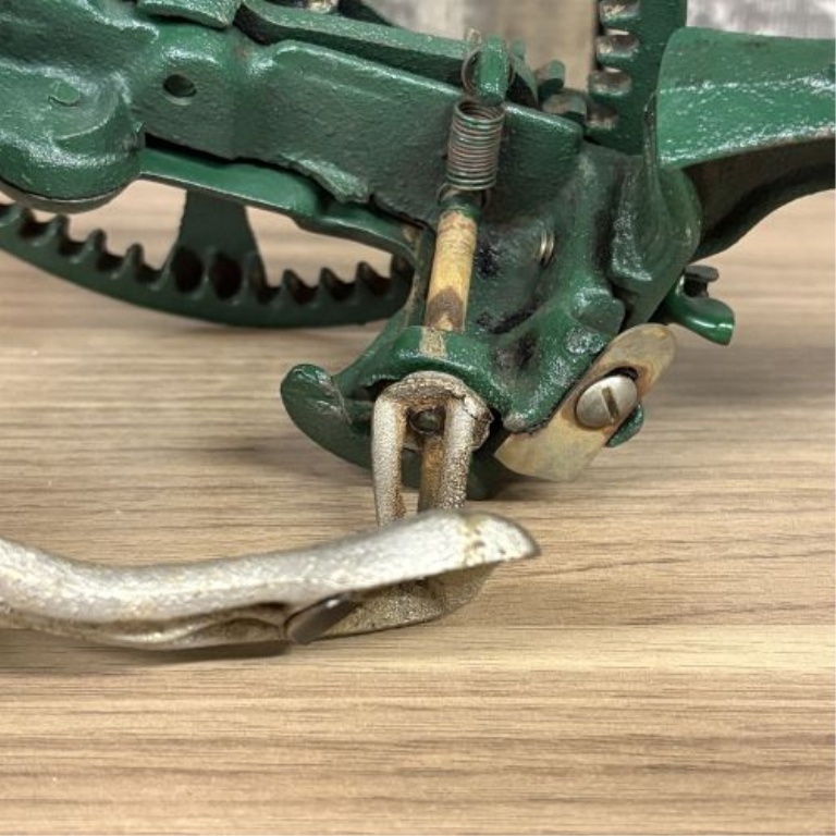 Vintage Cast Iron Hand-Crank Table-Mount Apple Peeler