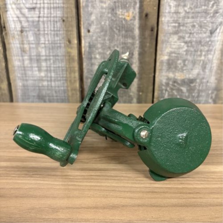 Vintage Cast Iron Hand-Crank Table-Mount Apple Peeler
