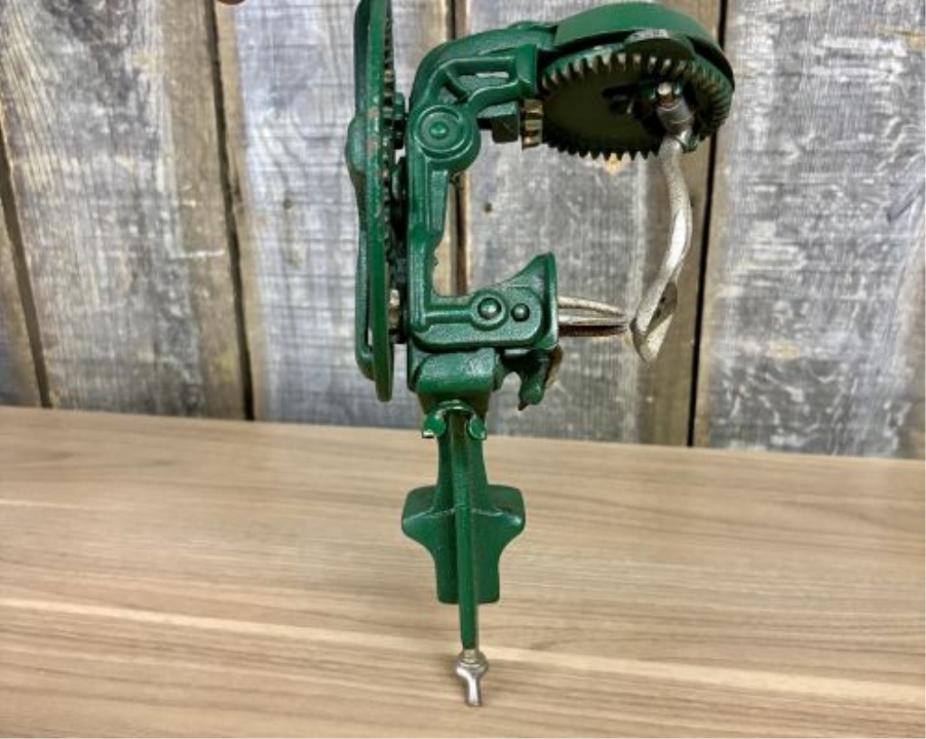 Vintage Cast Iron Hand-Crank Table-Mount Apple Peeler