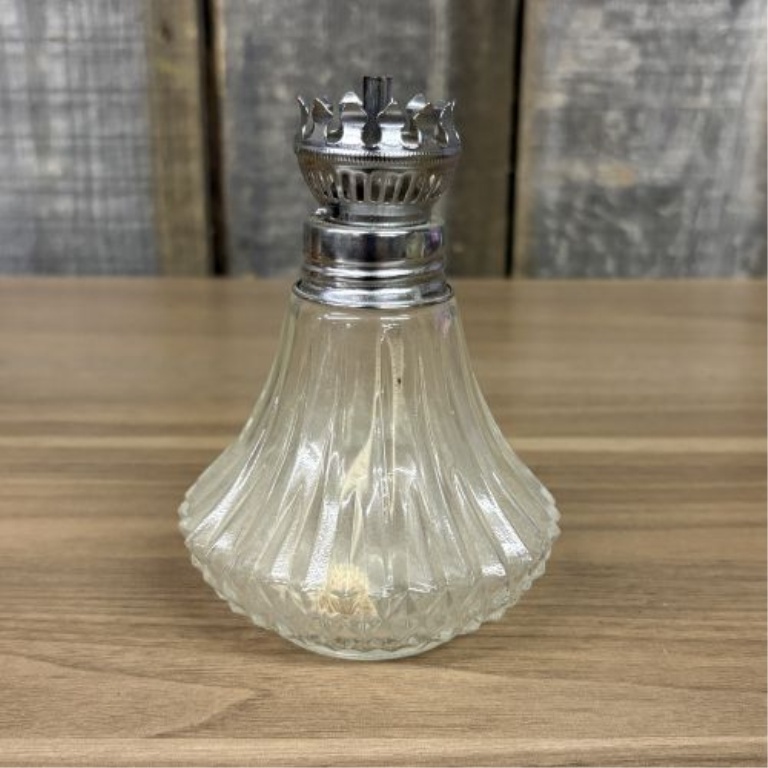 An Assortment of Vintage Miniature Glass Oil Lamps Including Lamplight Farms and Washington D.C. Souvenirs
