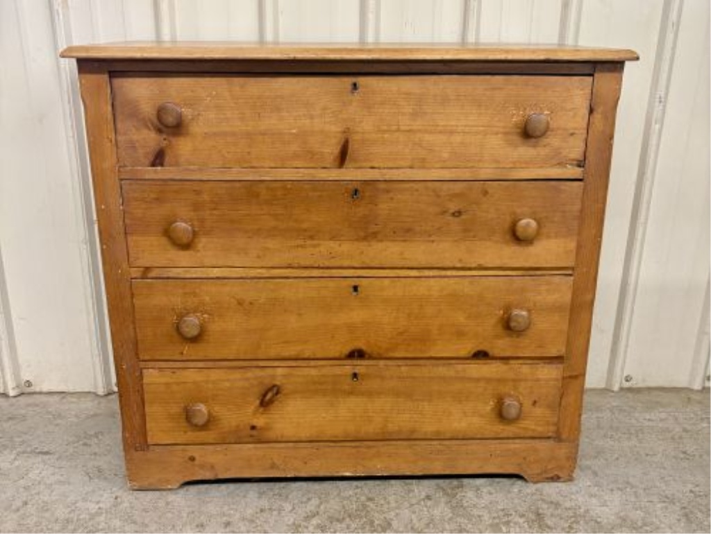Antique American Pine Four-Drawer Chest with Knapp Joints, Late 19th Century