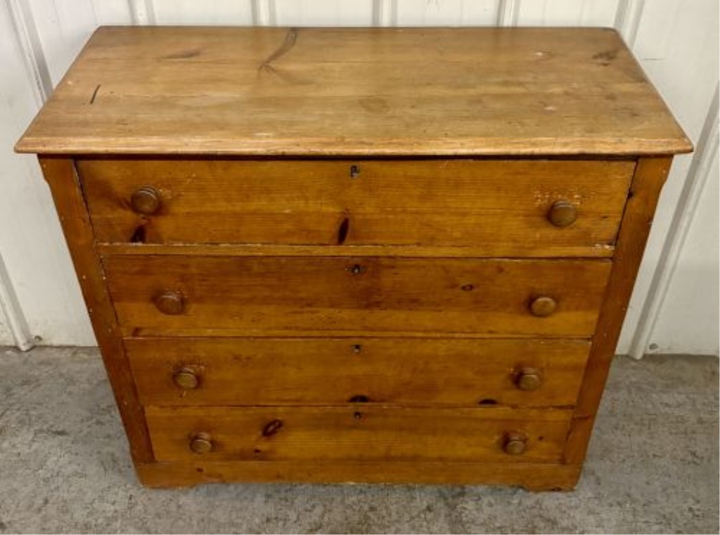 Antique American Pine Four-Drawer Chest with Knapp Joints, Late 19th Century