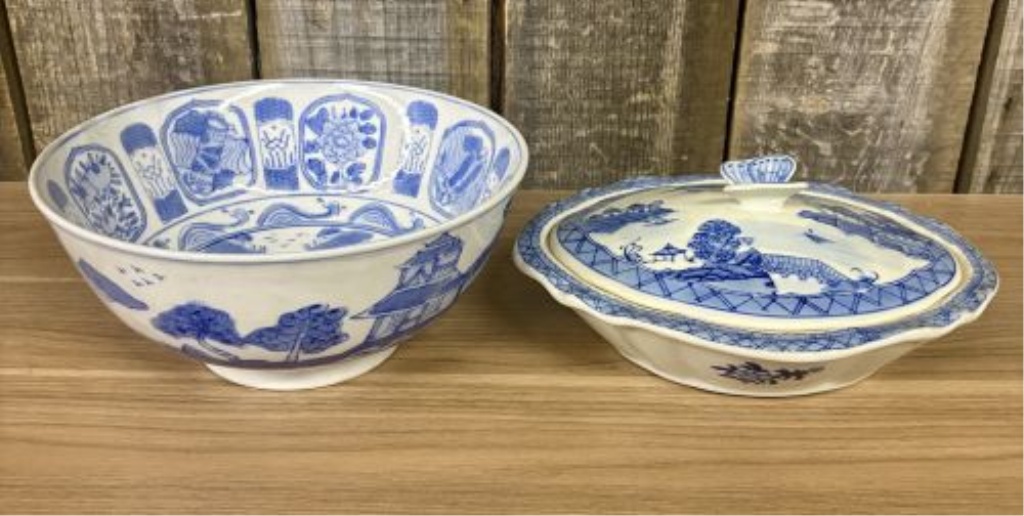 A Pair of Chinese Blue and White Porcelain Serving Pieces in the Canton Style