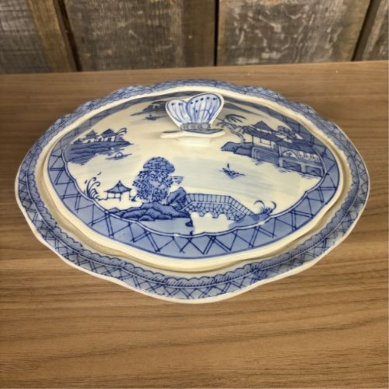 A Pair of Chinese Blue and White Porcelain Serving Pieces in the Canton Style