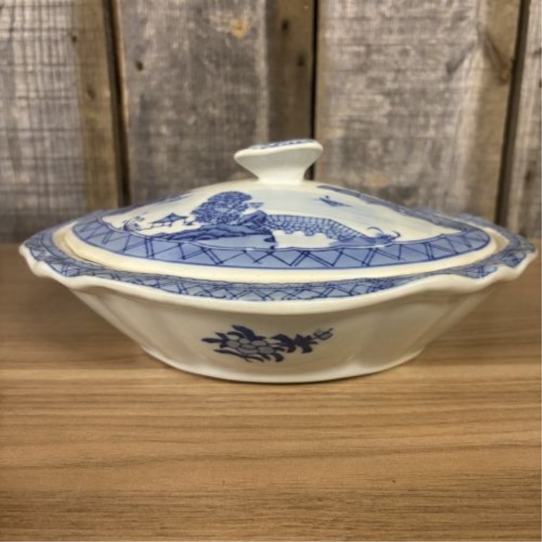 A Pair of Chinese Blue and White Porcelain Serving Pieces in the Canton Style