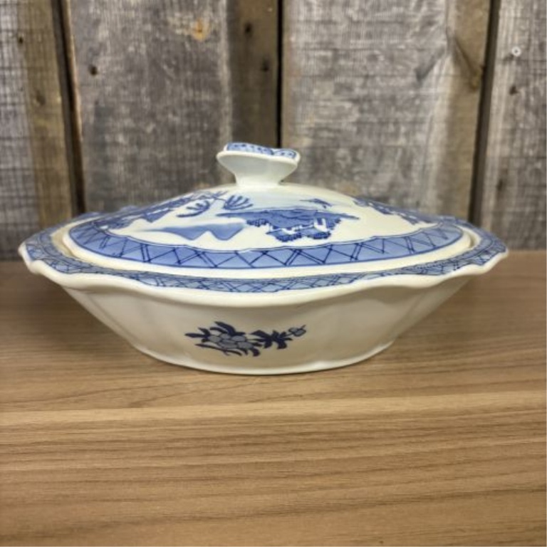 A Pair of Chinese Blue and White Porcelain Serving Pieces in the Canton Style