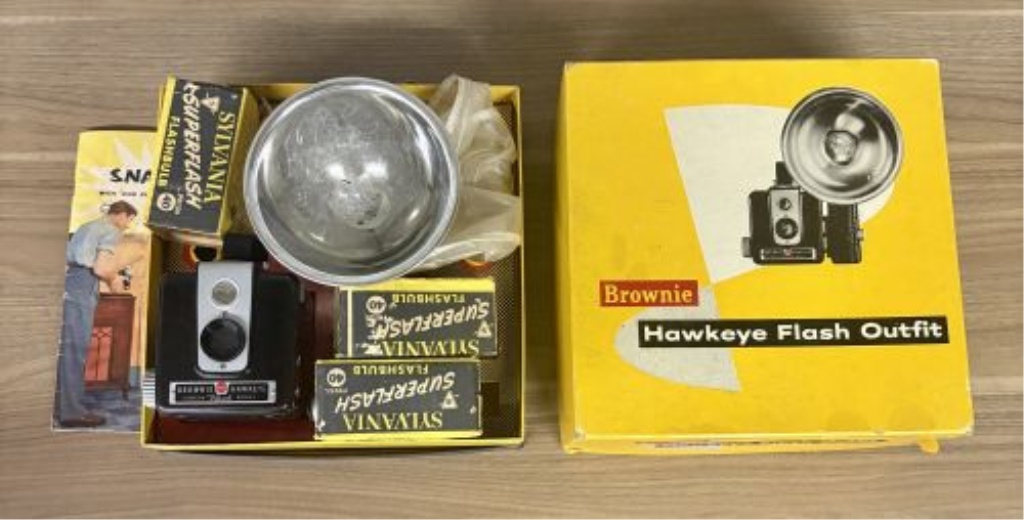 Vintage Kodak Brownie Hawkeye Flash Outfit with Original Box and Accessories
