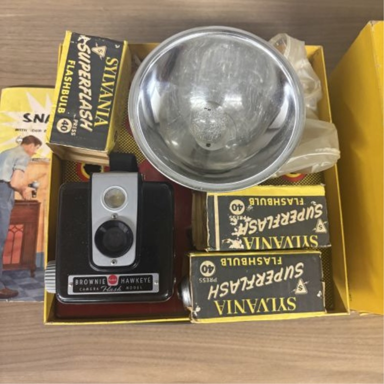 Vintage Kodak Brownie Hawkeye Flash Outfit with Original Box and Accessories