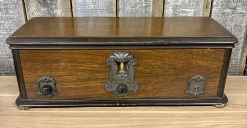 RCA Radiola 60 Super-Heterodyne Wood Cabinet Tube Radio