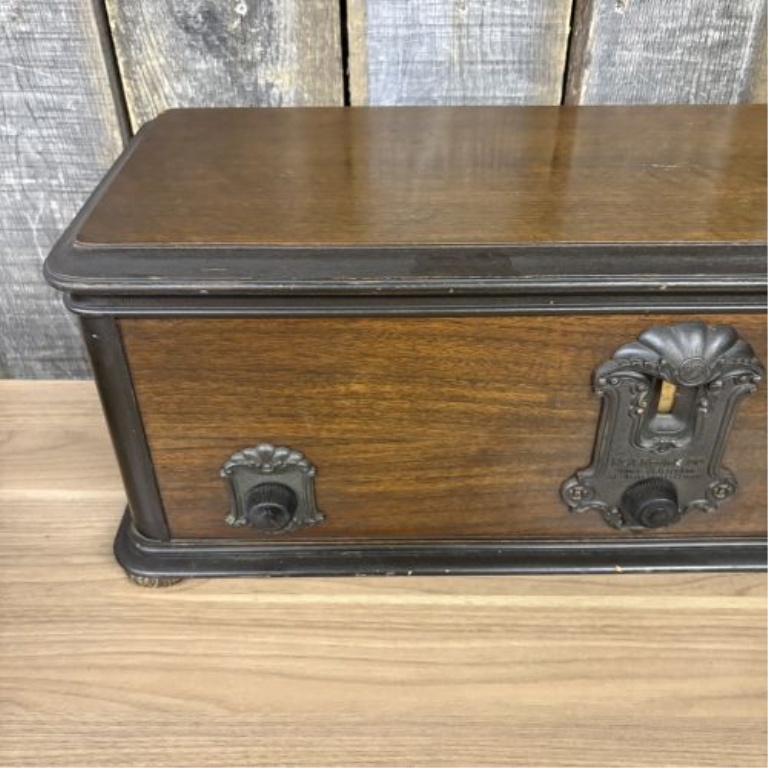 RCA Radiola 60 Super-Heterodyne Wood Cabinet Tube Radio