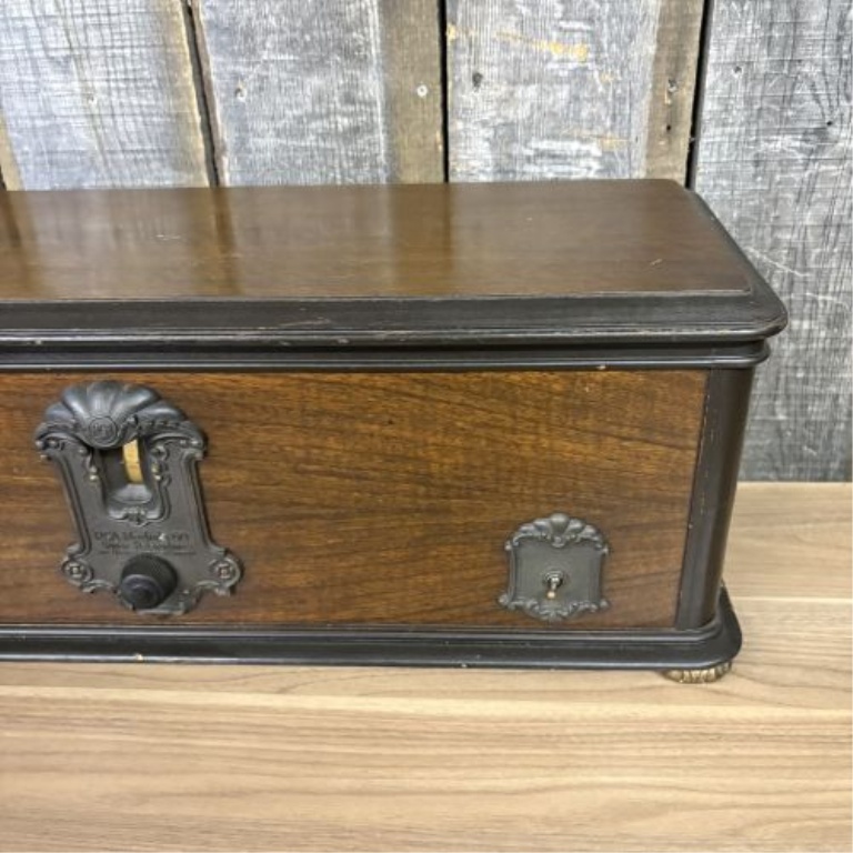 RCA Radiola 60 Super-Heterodyne Wood Cabinet Tube Radio