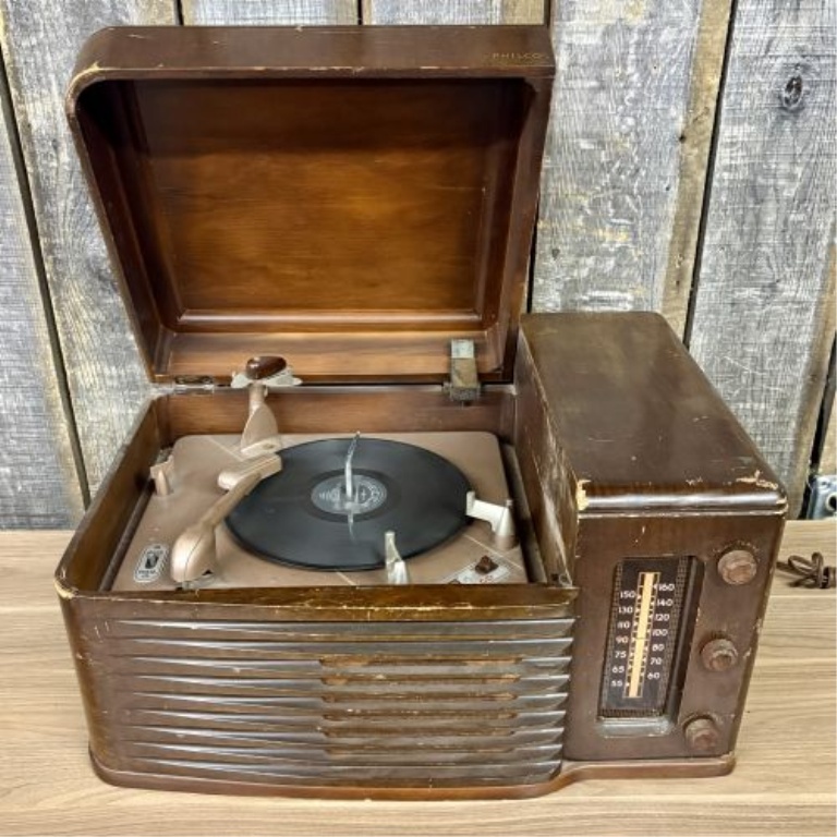 Philco Vintage Tabletop Radio-Phonograph Combination