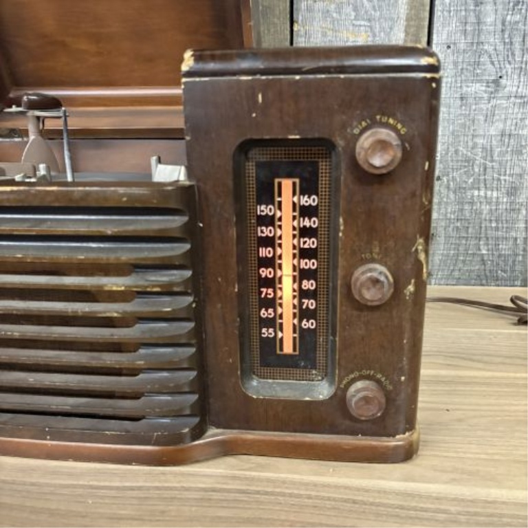 Philco Vintage Tabletop Radio-Phonograph Combination