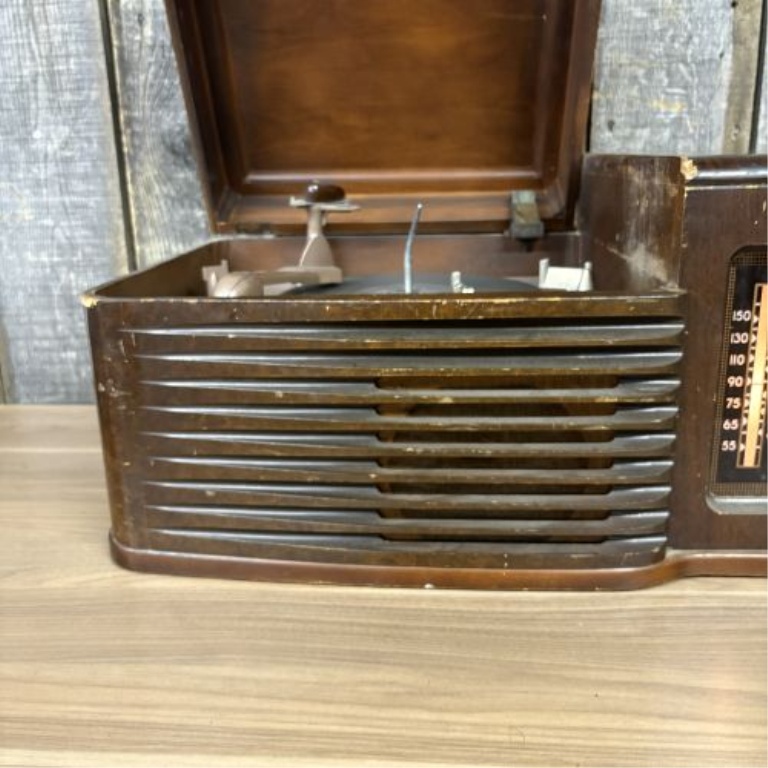 Philco Vintage Tabletop Radio-Phonograph Combination