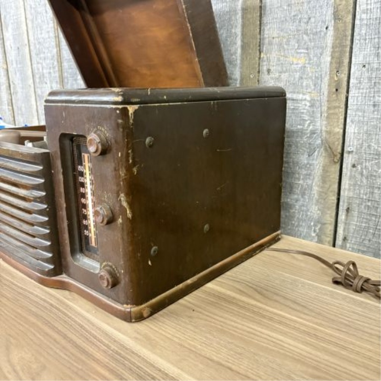 Philco Vintage Tabletop Radio-Phonograph Combination