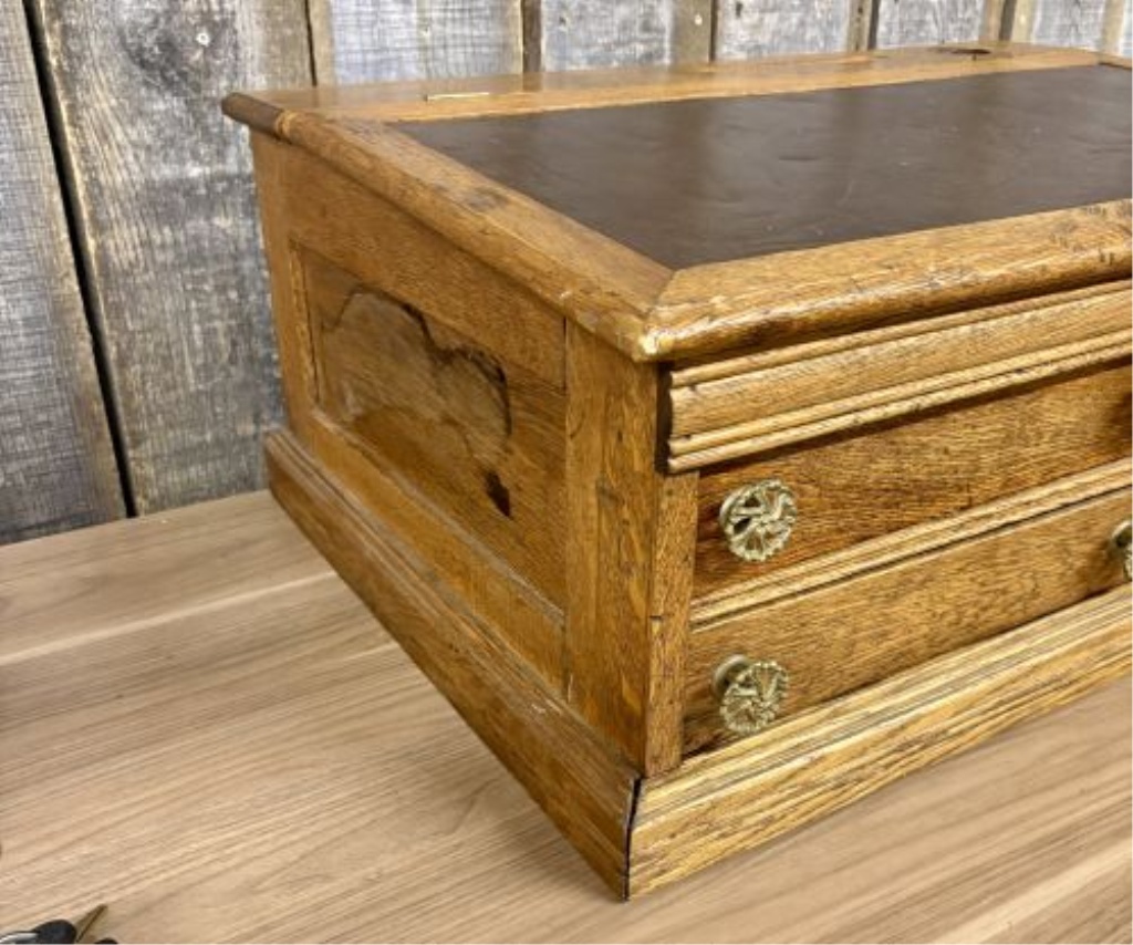 Victorian Quartersawn Oak Tabletop Clerk's Desk with Four Drawers