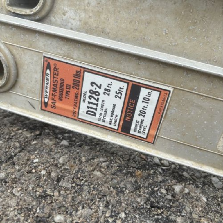Werner Saf-T-Master Model D1128-2 28 Foot Aluminum Extension Ladder