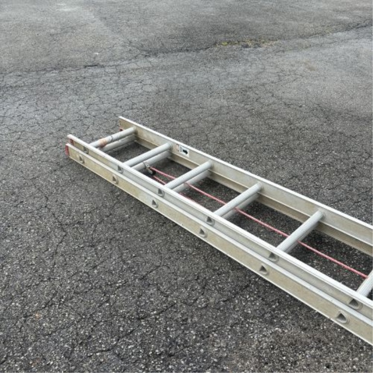 Werner Saf-T-Master Model D1128-2 28 Foot Aluminum Extension Ladder