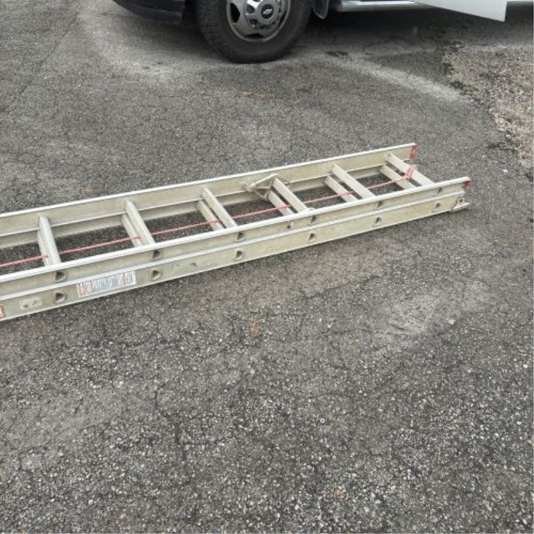 Werner Saf-T-Master Model D1128-2 28 Foot Aluminum Extension Ladder