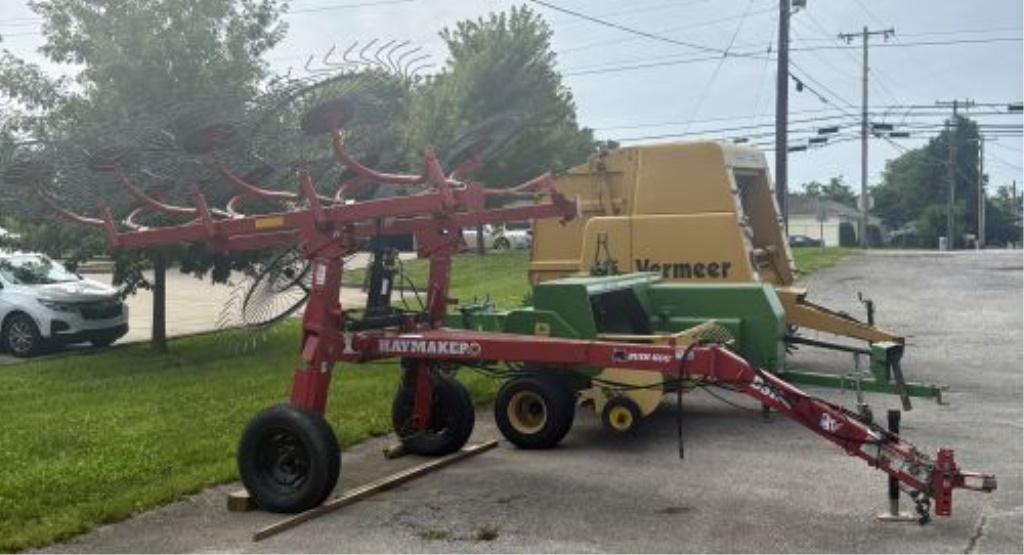 Bush Hog Haymaker BSR 11-Wheel Pull-Behind V-Rake