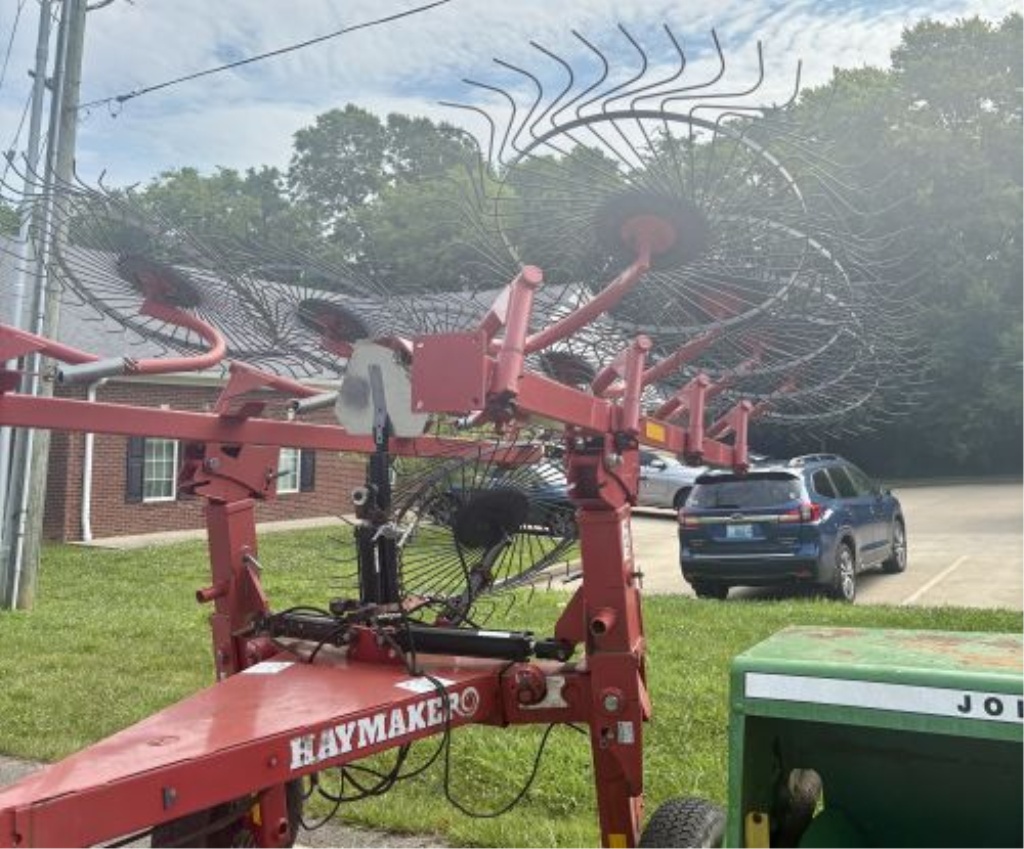 Bush Hog Haymaker BSR 11-Wheel Pull-Behind V-Rake