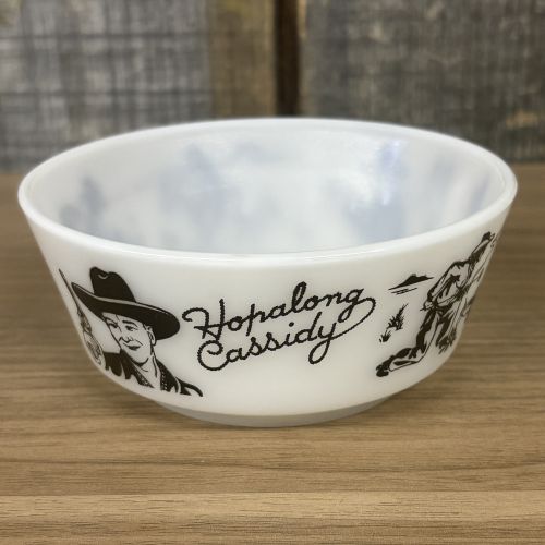 A Set of Vintage Hopalong Cassidy Milk Glass Childrens Dinnerware