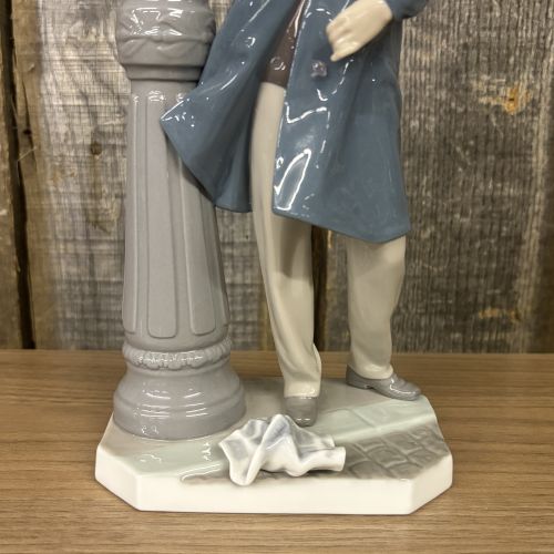 Lladro Glazed Porcelain Figurine The Lamplighter Model 5205