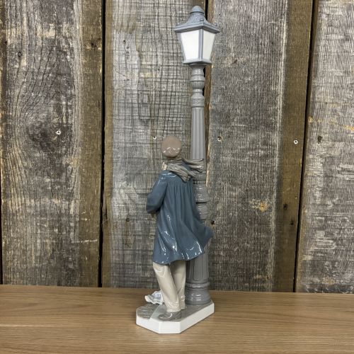 Lladro Glazed Porcelain Figurine The Lamplighter Model 5205